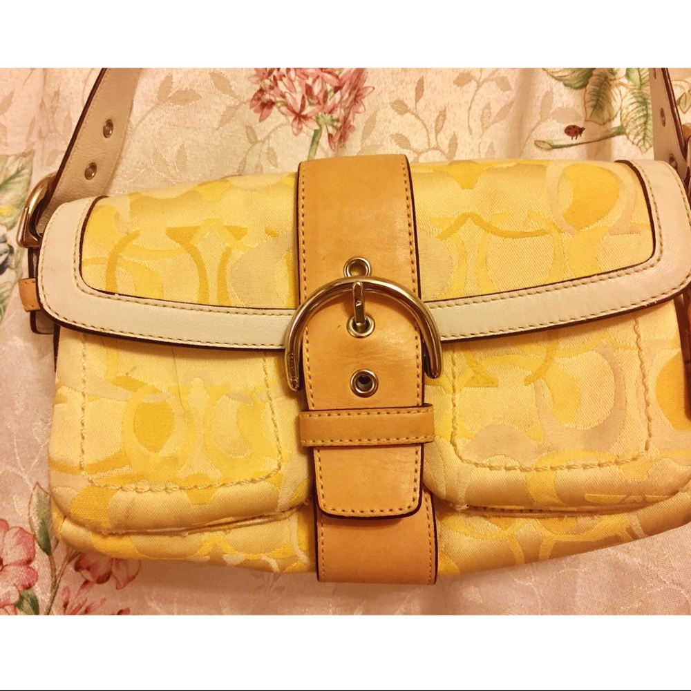 Bright & cheery COACH purse☀️